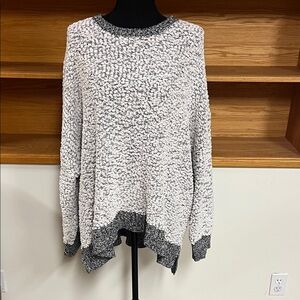 ⭐️3/$20 Cupio Textured Black and White Sweater